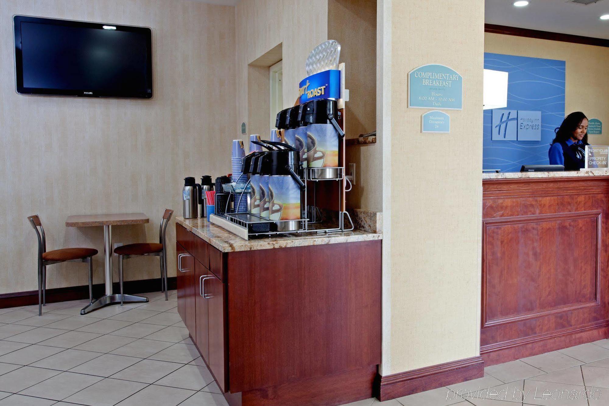 Holiday Inn Express Laguardia Airport, An Ihg Hotel New York Exterior foto