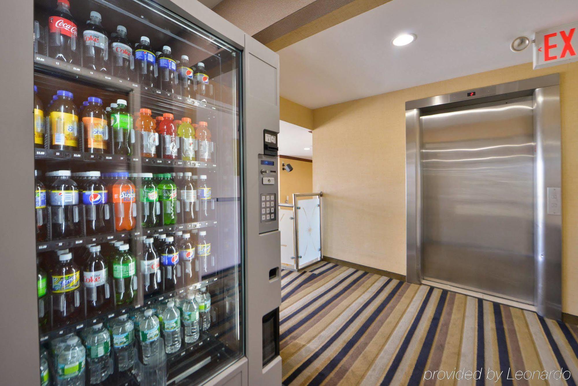 Holiday Inn Express Laguardia Airport, An Ihg Hotel New York Exterior foto